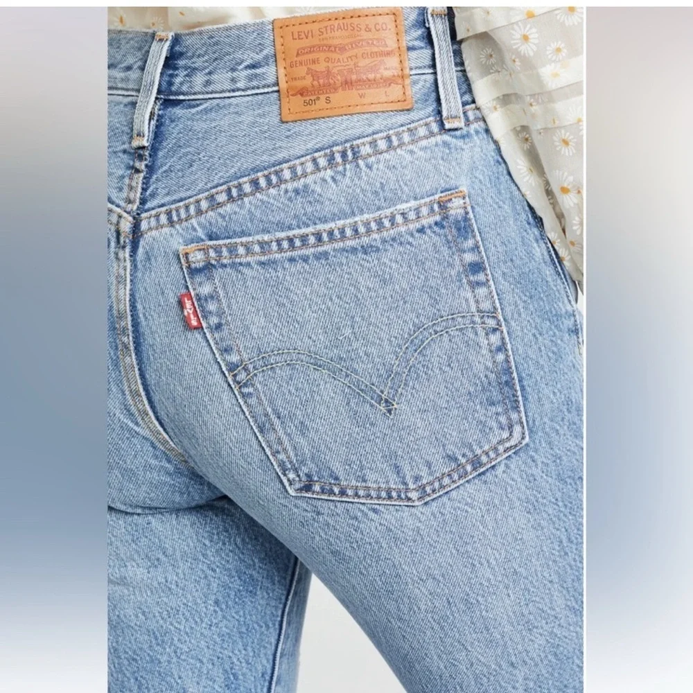 Levi’s 501 Skinny Jeans Women’s Size W24 L28 Light Blue Distressed Button Fly